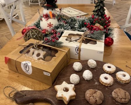 КУТИЯ КОЛЕДНИ СЛАДКИ МИКС